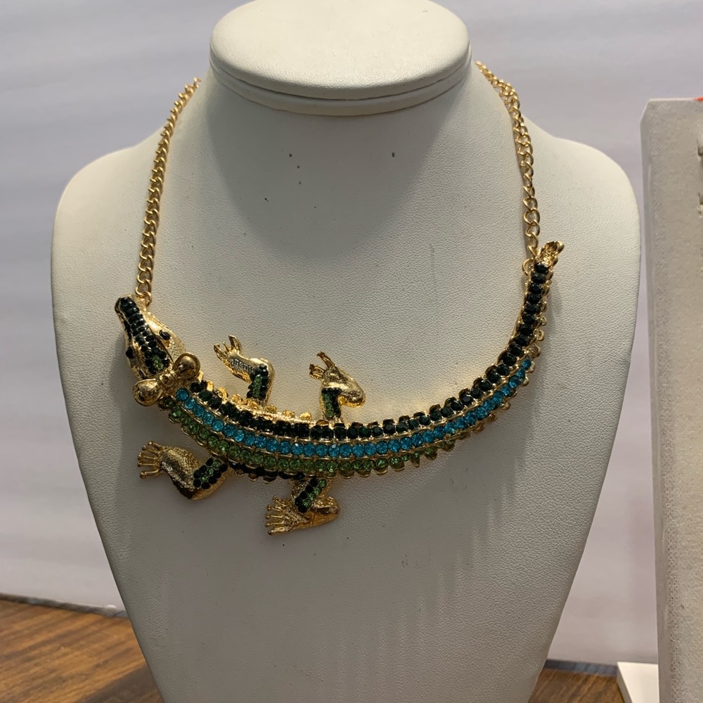 Gold and Green Crocodile Necklace - Picture 5 of 6